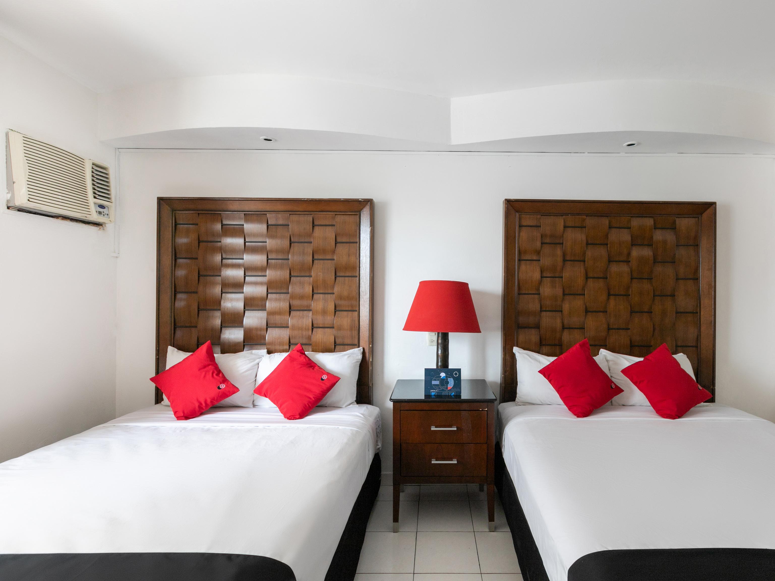 Capital O Zona Dorada Inn, Mazatlan Exterior photo